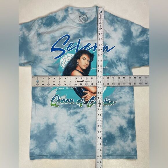 SELENA Queen Of Cumbia Graphic T-shirt Women Medium Blue Tie Dye Music - Picture 5 of 5